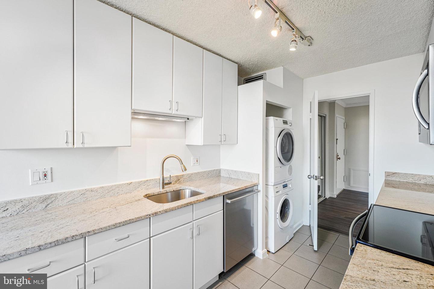 1800 OLD MEADOW RD #302, MCLEAN, Virginia 22102, 2 Bedrooms Bedrooms, ,2 BathroomsBathrooms,Residential,For sale,1800 OLD MEADOW RD #302,VAFX2279094 MLS # VAFX2279094 1800 OLD MEADOW RD #302, MCLEAN, Virginia 22102, 2 Bedrooms Bedrooms, ,2 BathroomsBathrooms,Residential,For sale,1800 OLD MEADOW RD #302,VAFX2279094 MLS # VAFX2279094