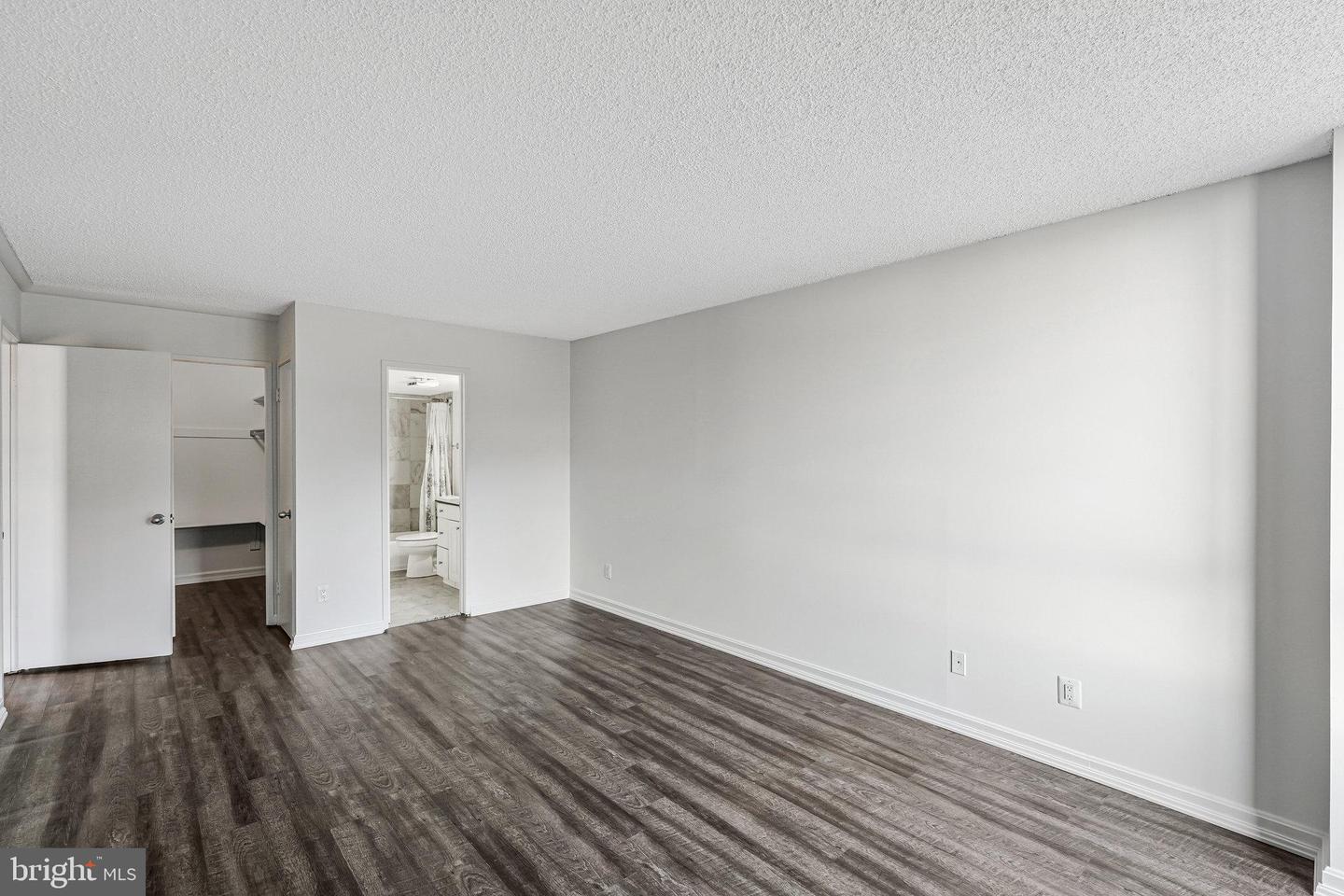 1800 OLD MEADOW RD #302, MCLEAN, Virginia 22102, 2 Bedrooms Bedrooms, ,2 BathroomsBathrooms,Residential,For sale,1800 OLD MEADOW RD #302,VAFX2279094 MLS # VAFX2279094 1800 OLD MEADOW RD #302, MCLEAN, Virginia 22102, 2 Bedrooms Bedrooms, ,2 BathroomsBathrooms,Residential,For sale,1800 OLD MEADOW RD #302,VAFX2279094 MLS # VAFX2279094