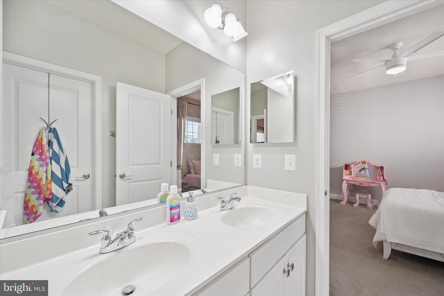 4622 HULL DR, HAYMARKET, Virginia 20169, 4 Bedrooms Bedrooms, ,4 BathroomsBathrooms,Residential,For sale,4622 HULL DR,VAPW2107770 MLS # VAPW2107770 4622 HULL DR, HAYMARKET, Virginia 20169, 4 Bedrooms Bedrooms, ,4 BathroomsBathrooms,Residential,For sale,4622 HULL DR,VAPW2107770 MLS # VAPW2107770