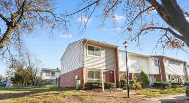 2201 CHAMBLEE PL, HERNDON, Virginia 20170, 2 Bedrooms Bedrooms, ,1 BathroomBathrooms,Residential,For sale,2201 CHAMBLEE PL,VAFX2279184 MLS # VAFX2279184