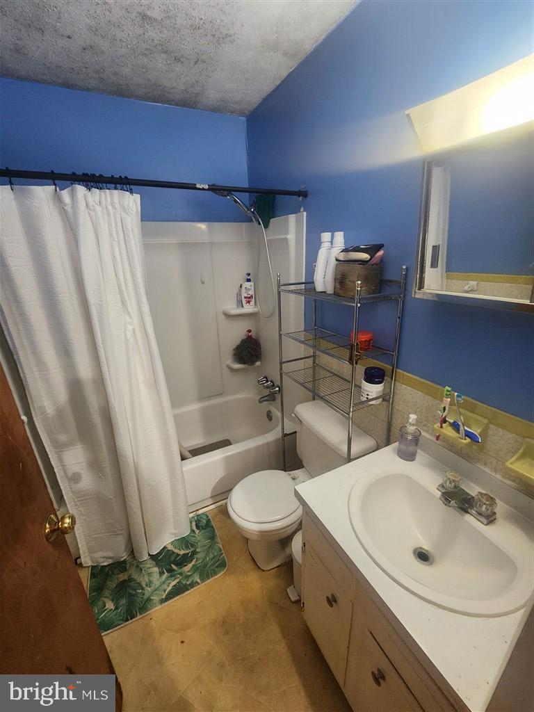 404 VISCOSE AVE, FRONT ROYAL, Virginia 22630, 3 Bedrooms Bedrooms, ,1 BathroomBathrooms,Residential,For sale,404 VISCOSE AVE,VAWR2012650 MLS # VAWR2012650