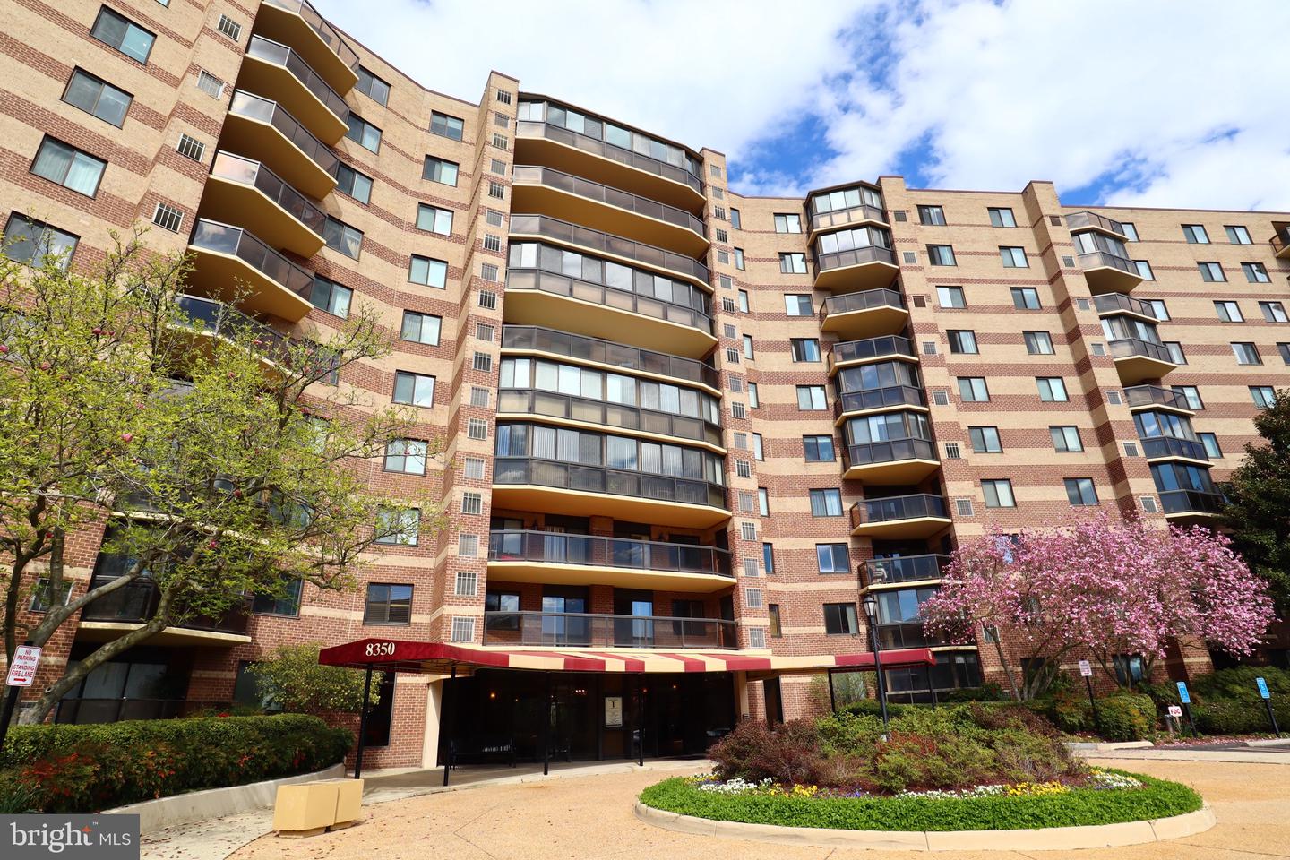 8350 GREENSBORO DR #807, MCLEAN, Virginia 22102, 2 Bedrooms Bedrooms, ,2 BathroomsBathrooms,Residential,For sale,8350 GREENSBORO DR #807,VAFX2279126 MLS # VAFX2279126 8350 GREENSBORO DR #807, MCLEAN, Virginia 22102, 2 Bedrooms Bedrooms, ,2 BathroomsBathrooms,Residential,For sale,8350 GREENSBORO DR #807,VAFX2279126 MLS # VAFX2279126