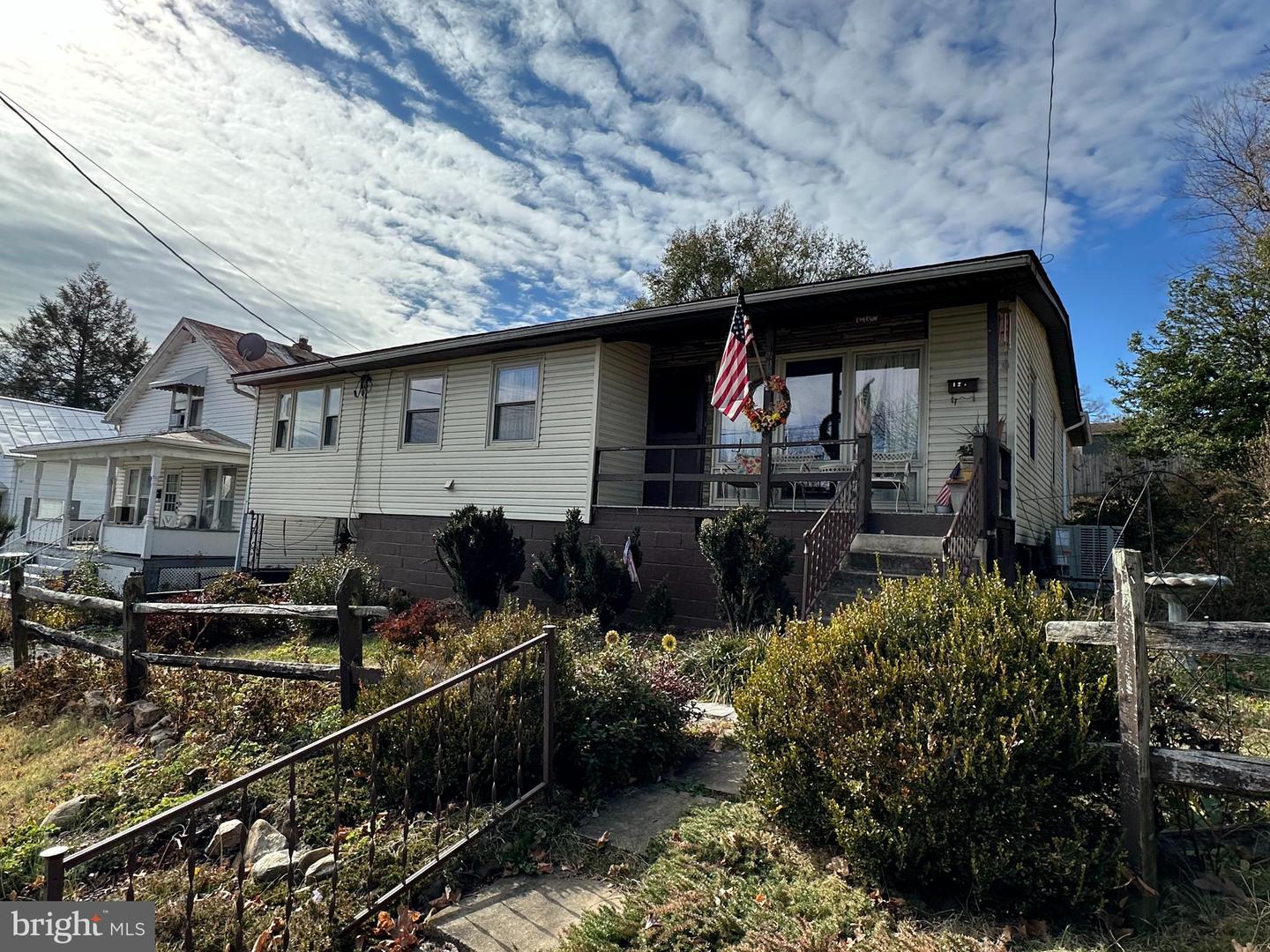 125 N LEE ST, LURAY, Virginia 22835, 4 Bedrooms Bedrooms, ,1 BathroomBathrooms,Residential,For sale,125 N LEE ST,VAPA2005612 MLS # VAPA2005612