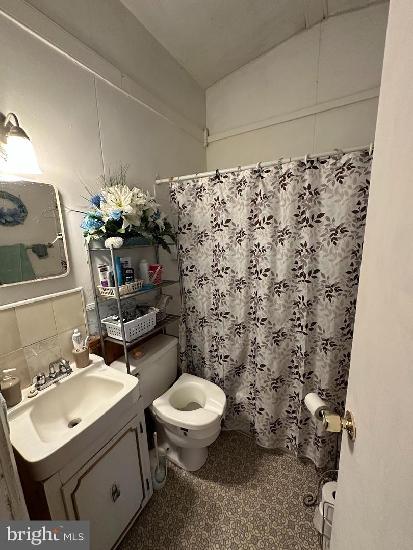 125 N LEE ST, LURAY, Virginia 22835, 4 Bedrooms Bedrooms, ,1 BathroomBathrooms,Residential,For sale,125 N LEE ST,VAPA2005612 MLS # VAPA2005612