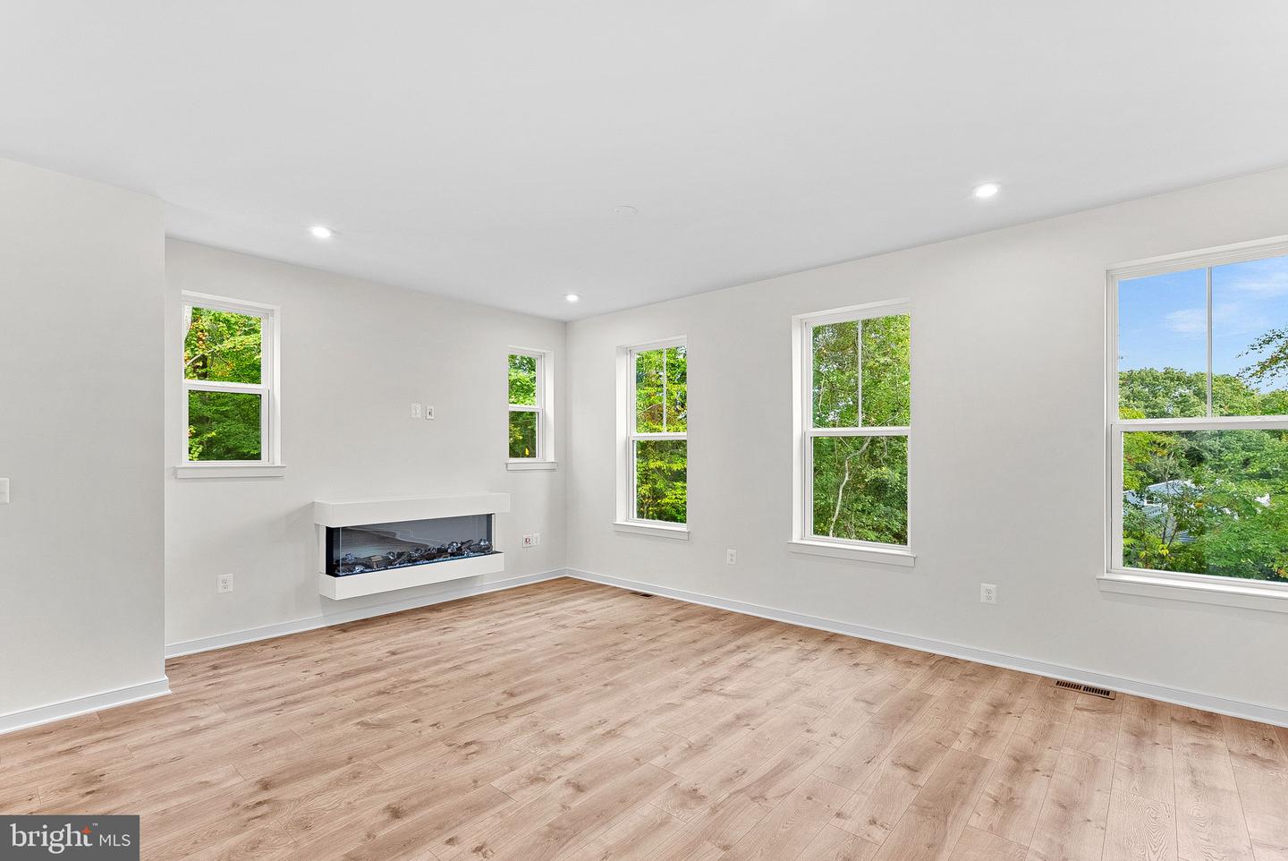 17960 ALICIA AVE, DUMFRIES, Virginia 22026, 4 Bedrooms Bedrooms, ,3 BathroomsBathrooms,Residential,For sale,17960 ALICIA AVE,VAPW2107828 MLS # VAPW2107828 17960 ALICIA AVE, DUMFRIES, Virginia 22026, 4 Bedrooms Bedrooms, ,3 BathroomsBathrooms,Residential,For sale,17960 ALICIA AVE,VAPW2107828 MLS # VAPW2107828