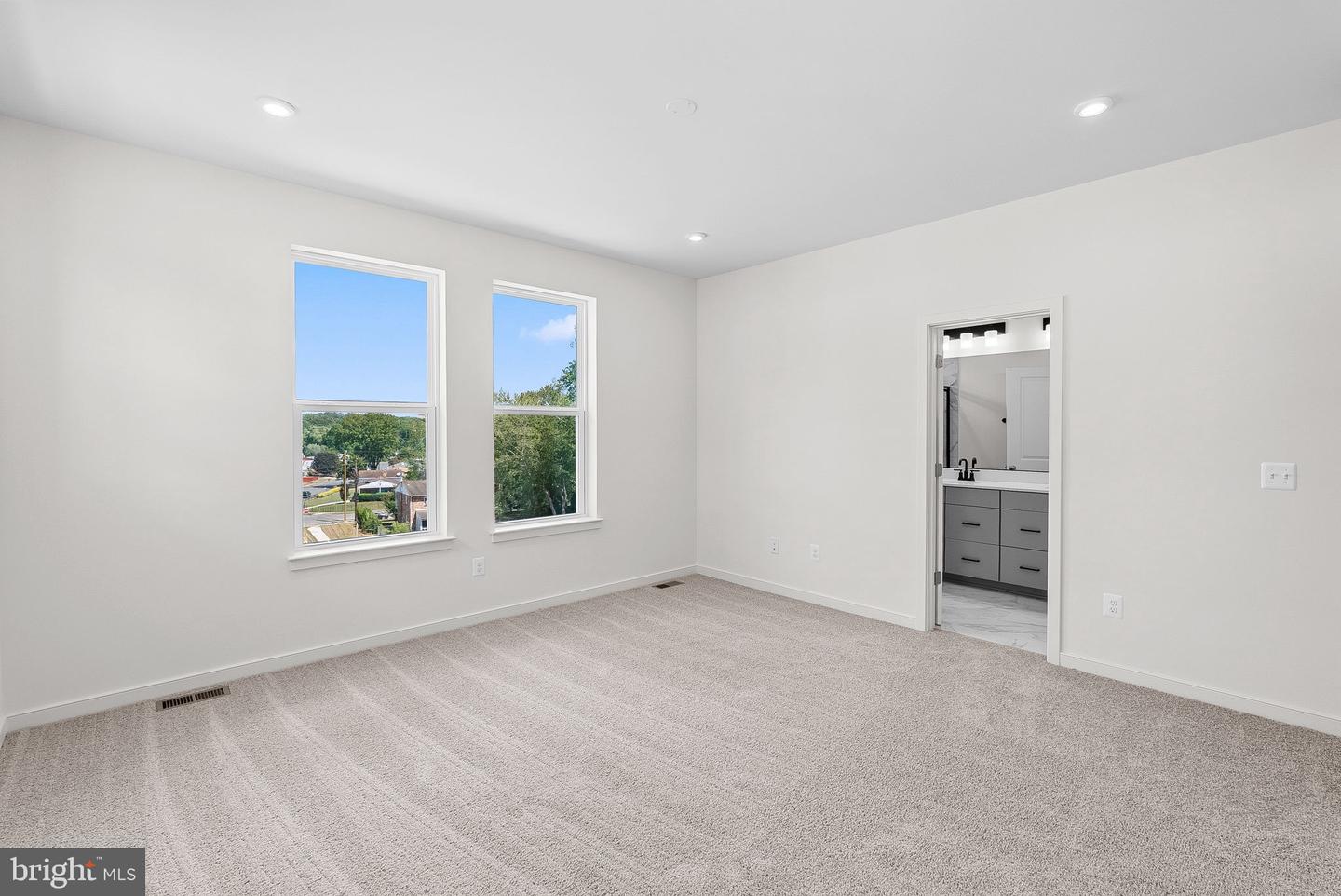 17960 ALICIA AVE, DUMFRIES, Virginia 22026, 4 Bedrooms Bedrooms, ,3 BathroomsBathrooms,Residential,For sale,17960 ALICIA AVE,VAPW2107828 MLS # VAPW2107828 17960 ALICIA AVE, DUMFRIES, Virginia 22026, 4 Bedrooms Bedrooms, ,3 BathroomsBathrooms,Residential,For sale,17960 ALICIA AVE,VAPW2107828 MLS # VAPW2107828