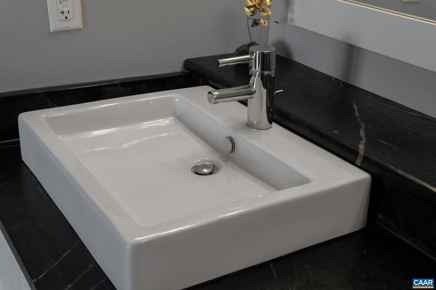 200 GARRETT ST #612, CHARLOTTESVILLE, Virginia 22902, 2 Bedrooms Bedrooms, ,2 BathroomsBathrooms,Residential,For sale,200 GARRETT ST #612,671139 MLS # 671139