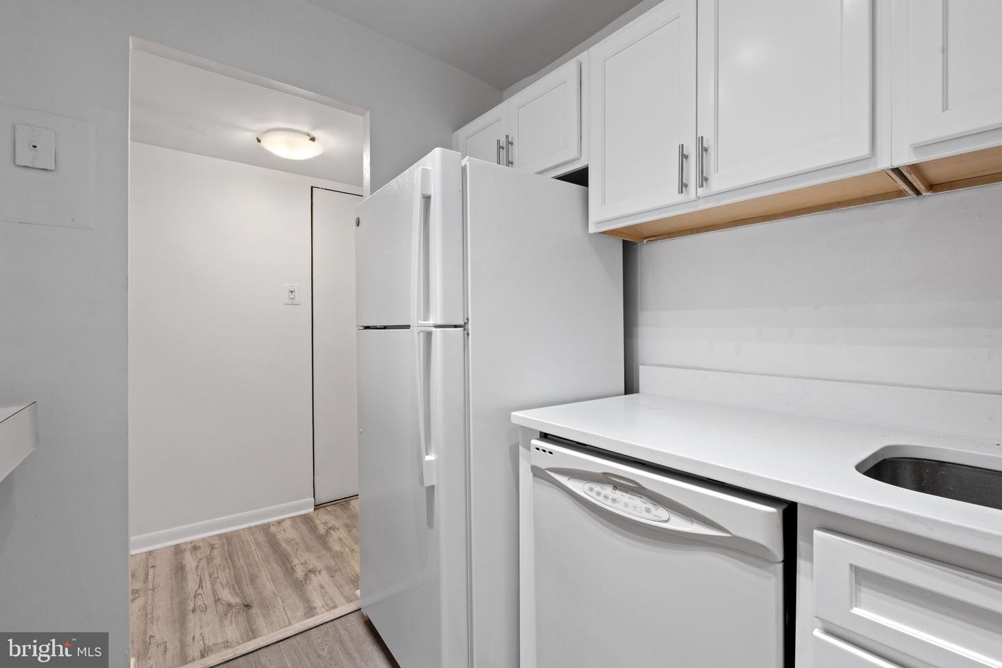 3100 S MANCHESTER ST #909, FALLS CHURCH, Virginia 22044, ,1 BathroomBathrooms,Residential,For sale,3100 S MANCHESTER ST #909,VAFX2263370 MLS # VAFX2263370 3100 S MANCHESTER ST #909, FALLS CHURCH, Virginia 22044, ,1 BathroomBathrooms,Residential,For sale,3100 S MANCHESTER ST #909,VAFX2263370 MLS # VAFX2263370