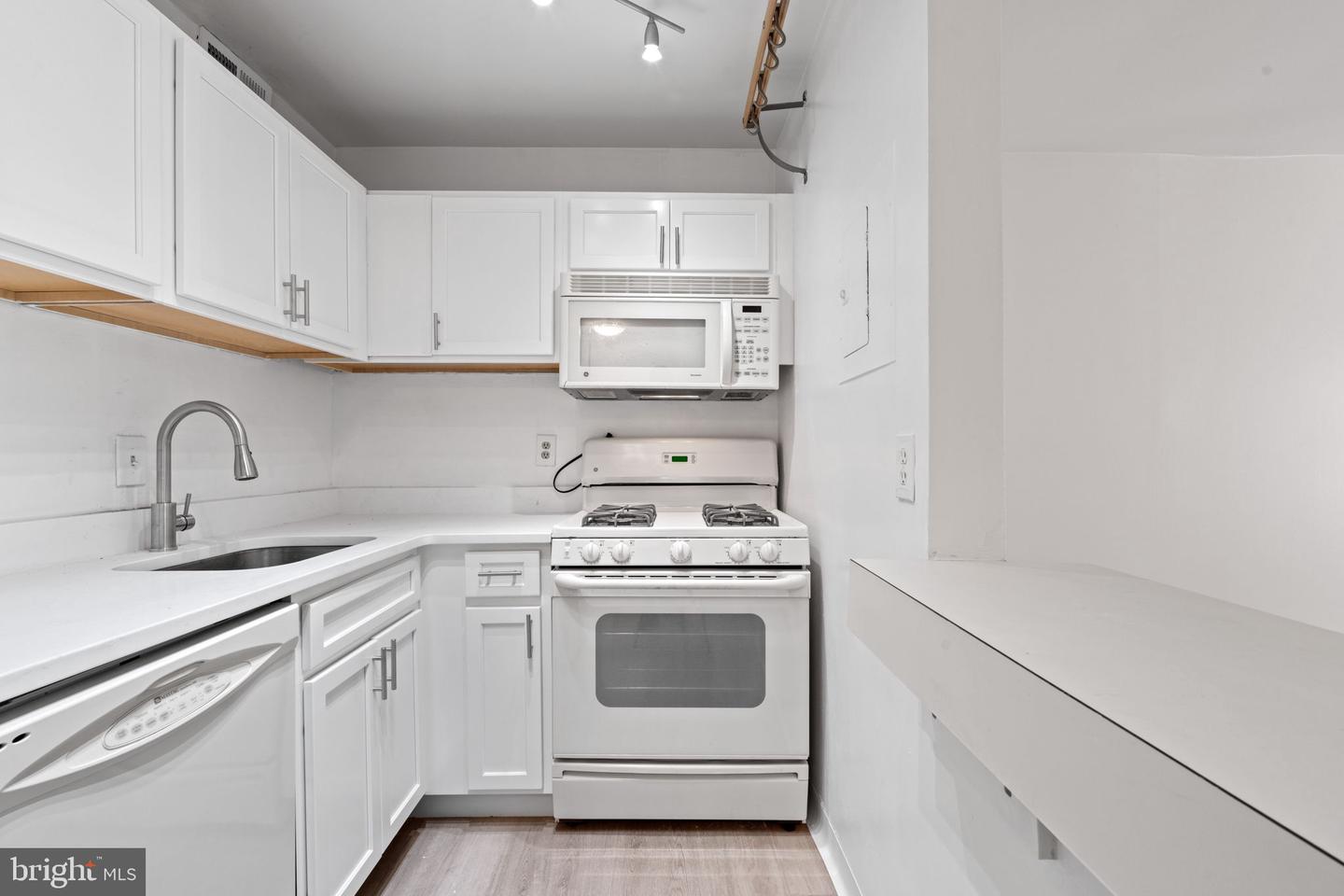 3100 S MANCHESTER ST #909, FALLS CHURCH, Virginia 22044, ,1 BathroomBathrooms,Residential,For sale,3100 S MANCHESTER ST #909,VAFX2263370 MLS # VAFX2263370 3100 S MANCHESTER ST #909, FALLS CHURCH, Virginia 22044, ,1 BathroomBathrooms,Residential,For sale,3100 S MANCHESTER ST #909,VAFX2263370 MLS # VAFX2263370