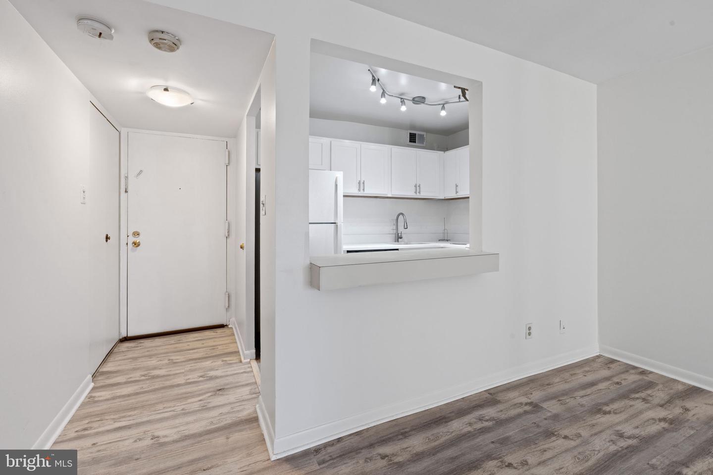 3100 S MANCHESTER ST #909, FALLS CHURCH, Virginia 22044, ,1 BathroomBathrooms,Residential,For sale,3100 S MANCHESTER ST #909,VAFX2263370 MLS # VAFX2263370 3100 S MANCHESTER ST #909, FALLS CHURCH, Virginia 22044, ,1 BathroomBathrooms,Residential,For sale,3100 S MANCHESTER ST #909,VAFX2263370 MLS # VAFX2263370