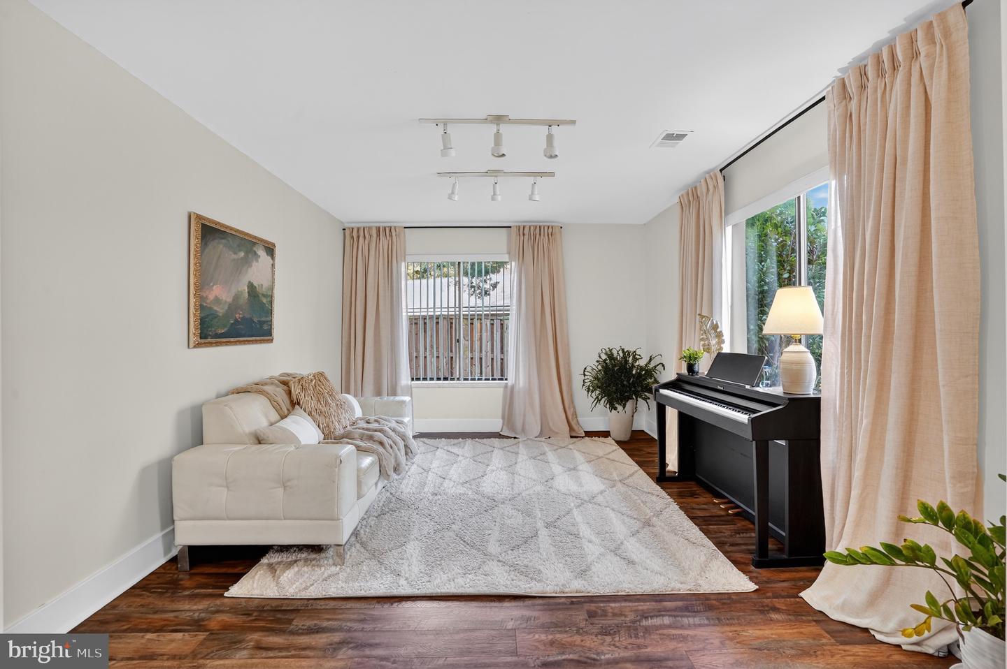 1534 YOUNGS POINT PL, HERNDON, Virginia 20170, 4 Bedrooms Bedrooms, ,2 BathroomsBathrooms,Residential,For sale,1534 YOUNGS POINT PL,VAFX2275172 MLS # VAFX2275172 1534 YOUNGS POINT PL, HERNDON, Virginia 20170, 4 Bedrooms Bedrooms, ,2 BathroomsBathrooms,Residential,For sale,1534 YOUNGS POINT PL,VAFX2275172 MLS # VAFX2275172