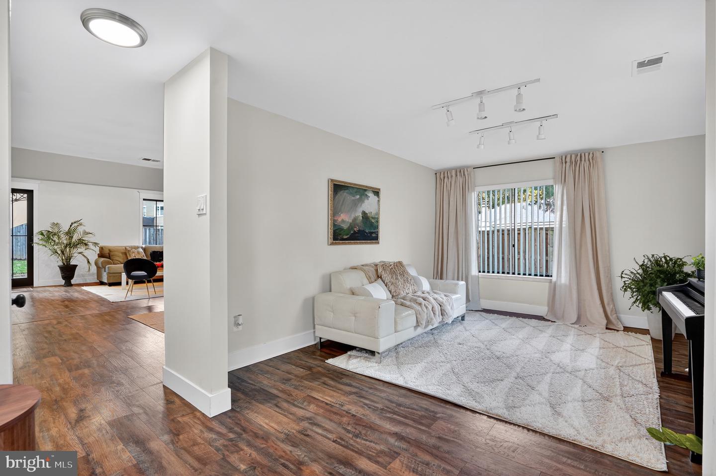 1534 YOUNGS POINT PL, HERNDON, Virginia 20170, 4 Bedrooms Bedrooms, ,2 BathroomsBathrooms,Residential,For sale,1534 YOUNGS POINT PL,VAFX2275172 MLS # VAFX2275172 1534 YOUNGS POINT PL, HERNDON, Virginia 20170, 4 Bedrooms Bedrooms, ,2 BathroomsBathrooms,Residential,For sale,1534 YOUNGS POINT PL,VAFX2275172 MLS # VAFX2275172