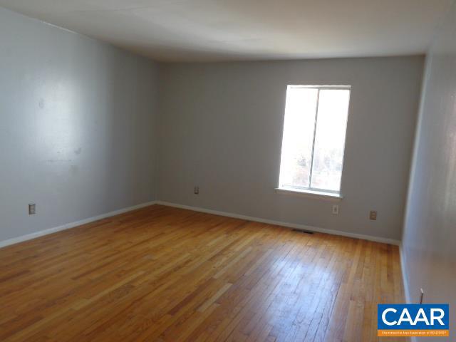 1904 INGLEWOOD DR #E, CHARLOTTESVILLE, Virginia 22901, 2 Bedrooms Bedrooms, ,1 BathroomBathrooms,Residential,For sale,1904 INGLEWOOD DR #E,671153 MLS # 671153 1904 INGLEWOOD DR #E, CHARLOTTESVILLE, Virginia 22901, 2 Bedrooms Bedrooms, ,1 BathroomBathrooms,Residential,For sale,1904 INGLEWOOD DR #E,671153 MLS # 671153