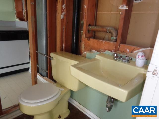 1904 INGLEWOOD DR #E, CHARLOTTESVILLE, Virginia 22901, 2 Bedrooms Bedrooms, ,1 BathroomBathrooms,Residential,For sale,1904 INGLEWOOD DR #E,671153 MLS # 671153 1904 INGLEWOOD DR #E, CHARLOTTESVILLE, Virginia 22901, 2 Bedrooms Bedrooms, ,1 BathroomBathrooms,Residential,For sale,1904 INGLEWOOD DR #E,671153 MLS # 671153