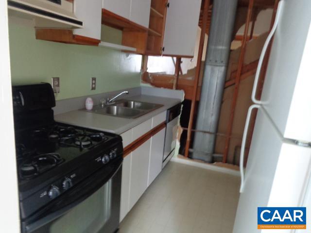 1904 INGLEWOOD DR #E, CHARLOTTESVILLE, Virginia 22901, 2 Bedrooms Bedrooms, ,1 BathroomBathrooms,Residential,For sale,1904 INGLEWOOD DR #E,671153 MLS # 671153 1904 INGLEWOOD DR #E, CHARLOTTESVILLE, Virginia 22901, 2 Bedrooms Bedrooms, ,1 BathroomBathrooms,Residential,For sale,1904 INGLEWOOD DR #E,671153 MLS # 671153