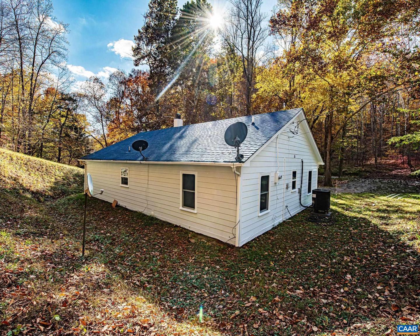 3189 JAMES RIVER RD, HOWARDSVILLE, Virginia 24562, 3 Bedrooms Bedrooms, ,1 BathroomBathrooms,Residential,For sale,3189 JAMES RIVER RD,671157 MLS # 671157 3189 JAMES RIVER RD, HOWARDSVILLE, Virginia 24562, 3 Bedrooms Bedrooms, ,1 BathroomBathrooms,Residential,For sale,3189 JAMES RIVER RD,671157 MLS # 671157