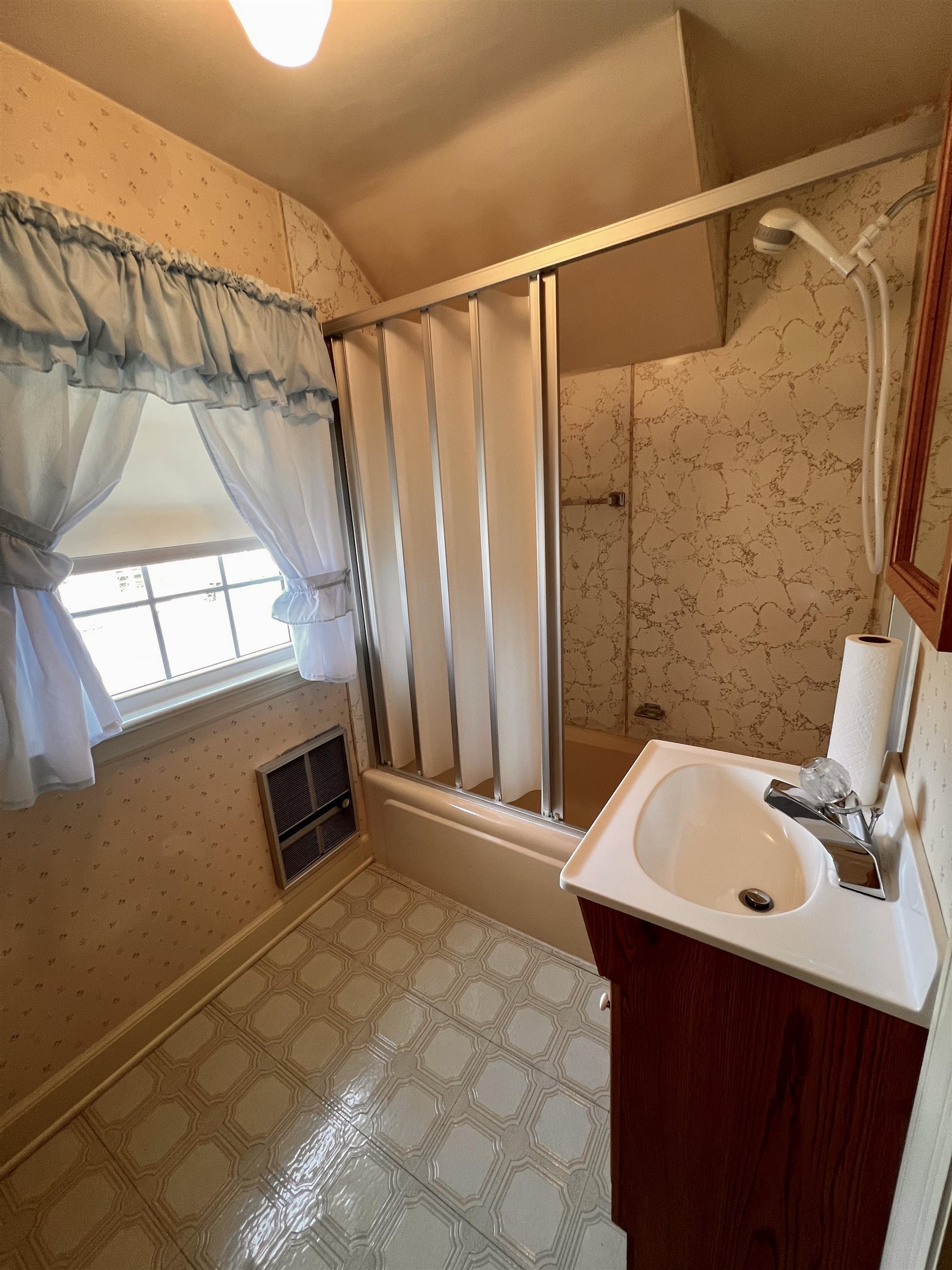 146 MARYLAND AVE, HARRISONBURG, Virginia 22801, 4 Bedrooms Bedrooms, ,2 BathroomsBathrooms,Residential,146 MARYLAND AVE,671165 MLS # 671165 146 MARYLAND AVE, HARRISONBURG, Virginia 22801, 4 Bedrooms Bedrooms, ,2 BathroomsBathrooms,Residential,146 MARYLAND AVE,671165 MLS # 671165