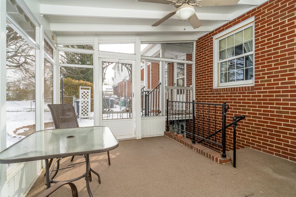 146 MARYLAND AVE, HARRISONBURG, Virginia 22801, 4 Bedrooms Bedrooms, ,2 BathroomsBathrooms,Residential,146 MARYLAND AVE,671165 MLS # 671165