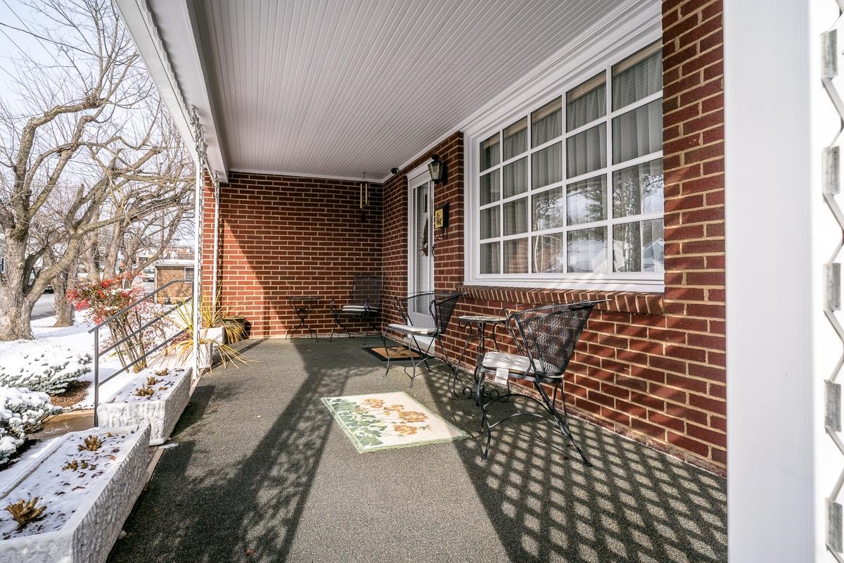 146 MARYLAND AVE, HARRISONBURG, Virginia 22801, 4 Bedrooms Bedrooms, ,2 BathroomsBathrooms,Residential,146 MARYLAND AVE,671165 MLS # 671165