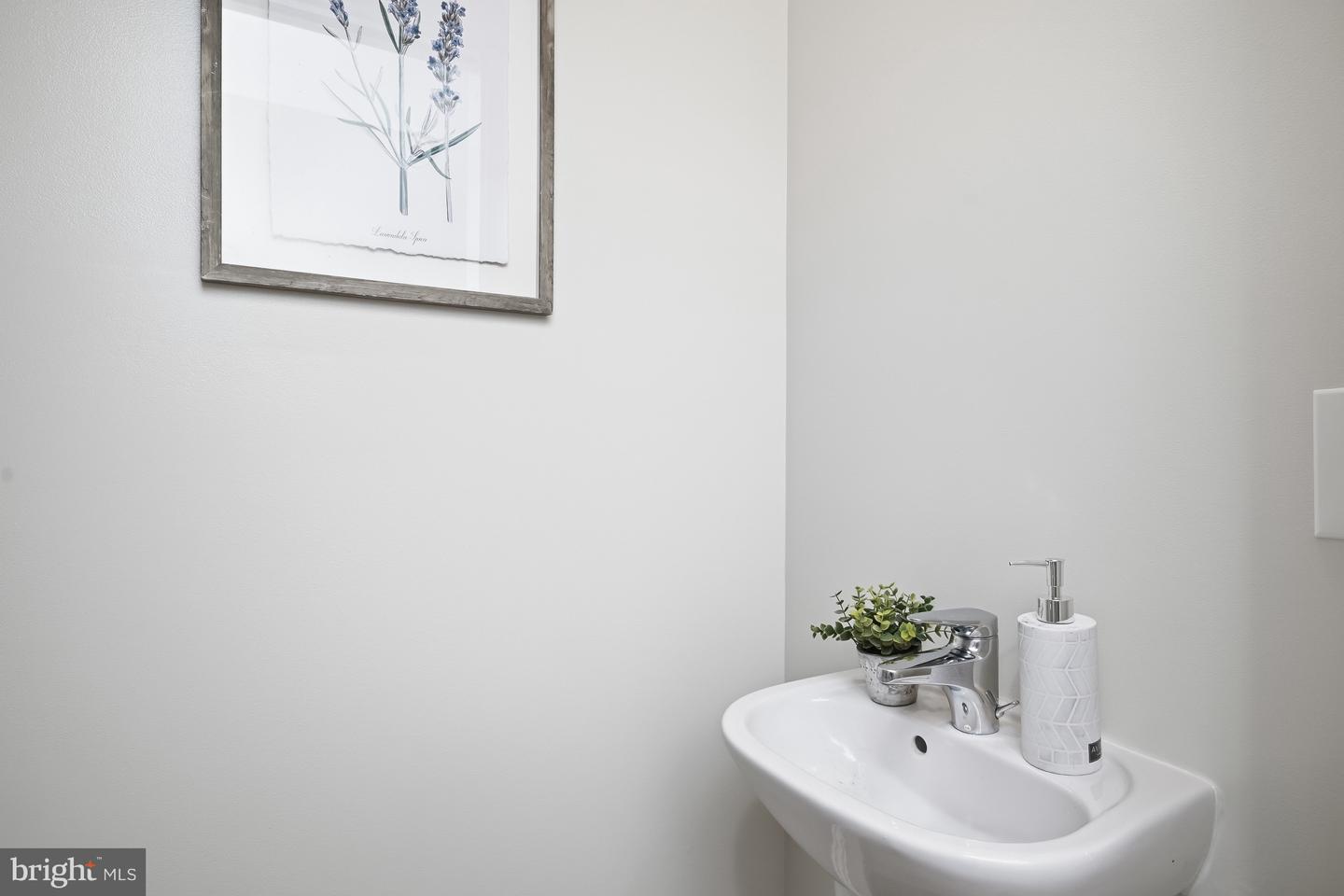 3506 35TH ST NW, WASHINGTON, District Of Columbia 20016, 3 Bedrooms Bedrooms, 6 Rooms Rooms,2 BathroomsBathrooms,Residential,For sale,3506 35TH ST NW,DCDC2231744 MLS # DCDC2231744