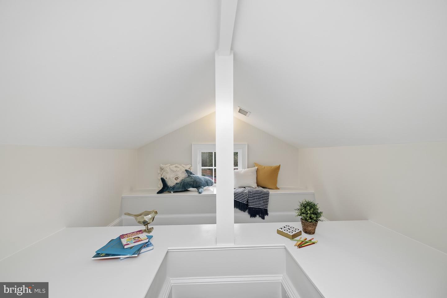 3506 35TH ST NW, WASHINGTON, District Of Columbia 20016, 3 Bedrooms Bedrooms, 6 Rooms Rooms,2 BathroomsBathrooms,Residential,For sale,3506 35TH ST NW,DCDC2231744 MLS # DCDC2231744