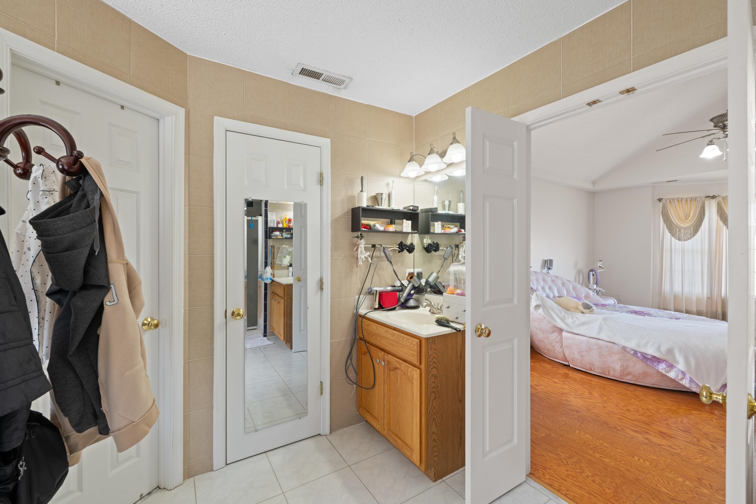 635 LONG MEADOW RD, FISHERSVILLE, Virginia 22939, 6 Bedrooms Bedrooms, ,4 BathroomsBathrooms,Residential,635 LONG MEADOW RD,671167 MLS # 671167 635 LONG MEADOW RD, FISHERSVILLE, Virginia 22939, 6 Bedrooms Bedrooms, ,4 BathroomsBathrooms,Residential,635 LONG MEADOW RD,671167 MLS # 671167