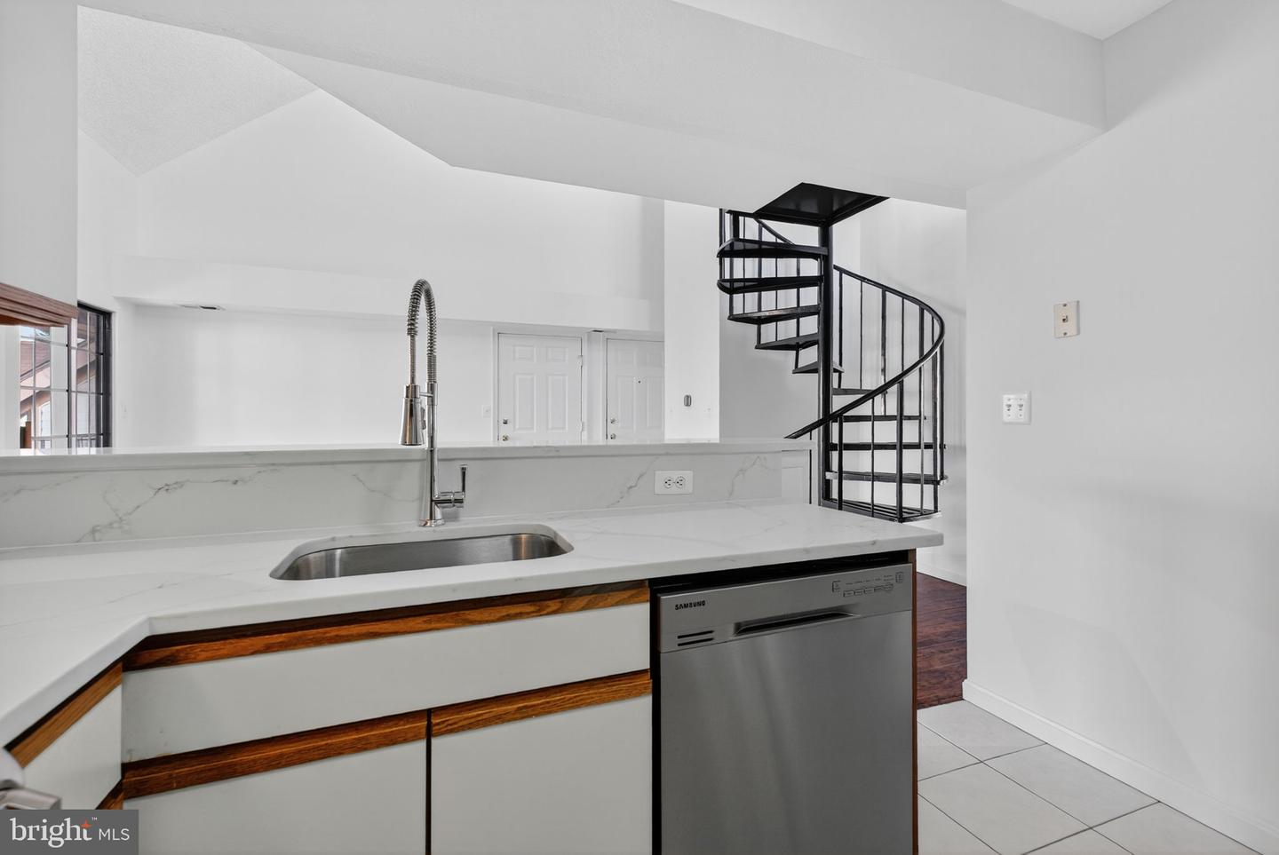 6017-F CURTIER DR #F, ALEXANDRIA, Virginia 22310, 2 Bedrooms Bedrooms, ,2 BathroomsBathrooms,Residential,For sale,6017-F CURTIER DR #F,VAFX2277362 MLS # VAFX2277362