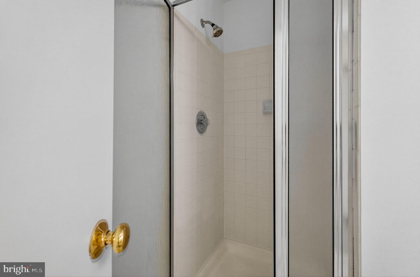 6017-F CURTIER DR #F, ALEXANDRIA, Virginia 22310, 2 Bedrooms Bedrooms, ,2 BathroomsBathrooms,Residential,For sale,6017-F CURTIER DR #F,VAFX2277362 MLS # VAFX2277362