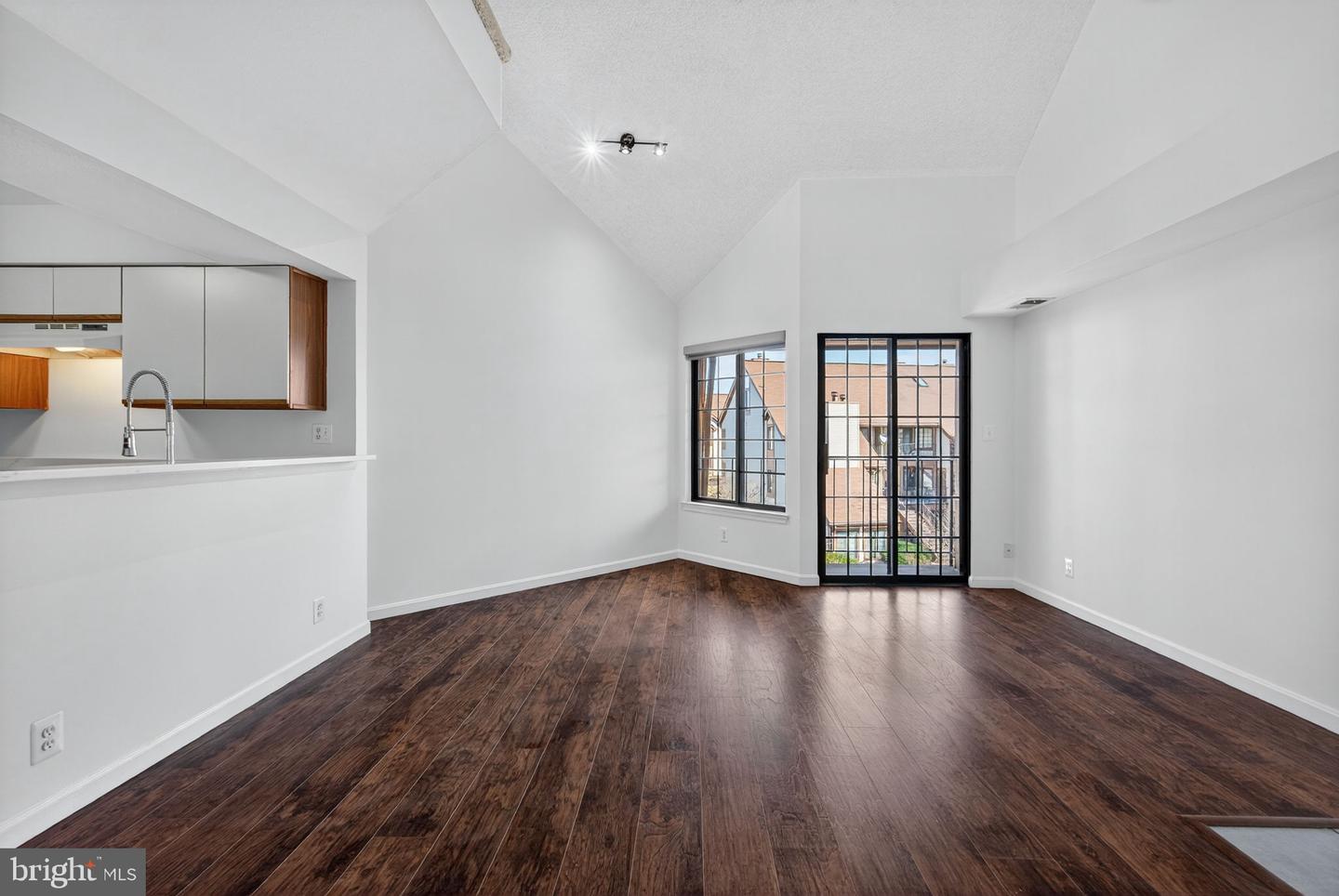 6017-F CURTIER DR #F, ALEXANDRIA, Virginia 22310, 2 Bedrooms Bedrooms, ,2 BathroomsBathrooms,Residential,For sale,6017-F CURTIER DR #F,VAFX2277362 MLS # VAFX2277362