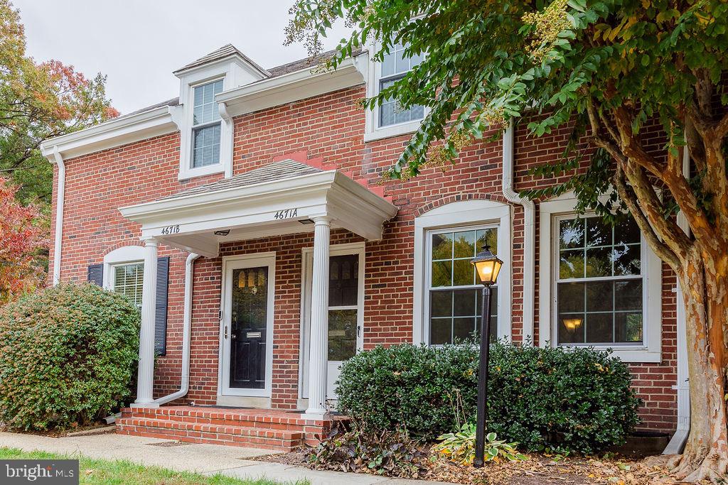 4671 36TH ST S #A, ARLINGTON, Virginia 22206, 2 Bedrooms Bedrooms, 9 Rooms Rooms,2 BathroomsBathrooms,Residential,For sale,4671 36TH ST S #A,VAAR2065638 MLS # VAAR2065638