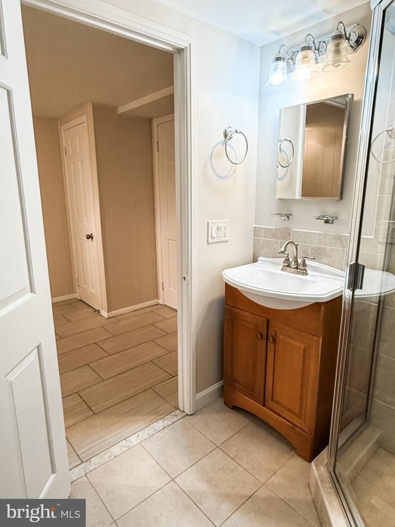 4671 36TH ST S #A, ARLINGTON, Virginia 22206, 2 Bedrooms Bedrooms, 9 Rooms Rooms,2 BathroomsBathrooms,Residential,For sale,4671 36TH ST S #A,VAAR2065638 MLS # VAAR2065638