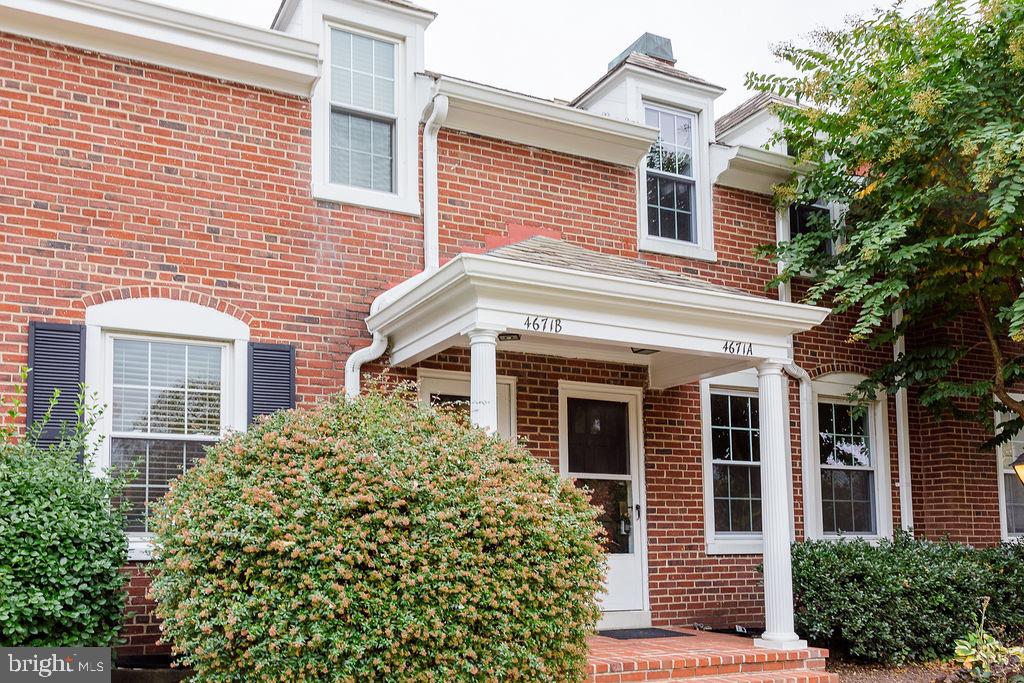 4671 36TH ST S #A, ARLINGTON, Virginia 22206, 2 Bedrooms Bedrooms, 9 Rooms Rooms,2 BathroomsBathrooms,Residential,For sale,4671 36TH ST S #A,VAAR2065638 MLS # VAAR2065638