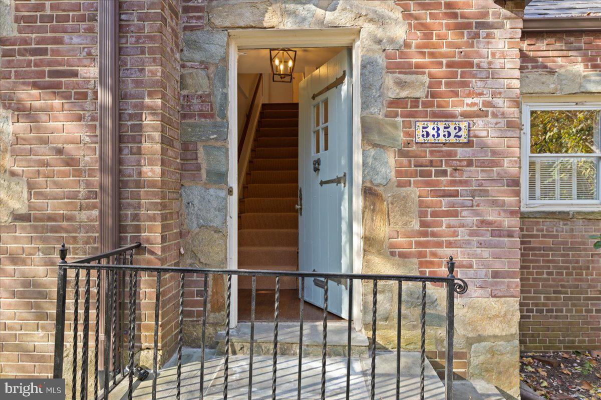 5352 29TH ST NW, WASHINGTON, District Of Columbia 20015, 3 Bedrooms Bedrooms, ,3 BathroomsBathrooms,Residential,For sale,5352 29TH ST NW,DCDC2230246 MLS # DCDC2230246