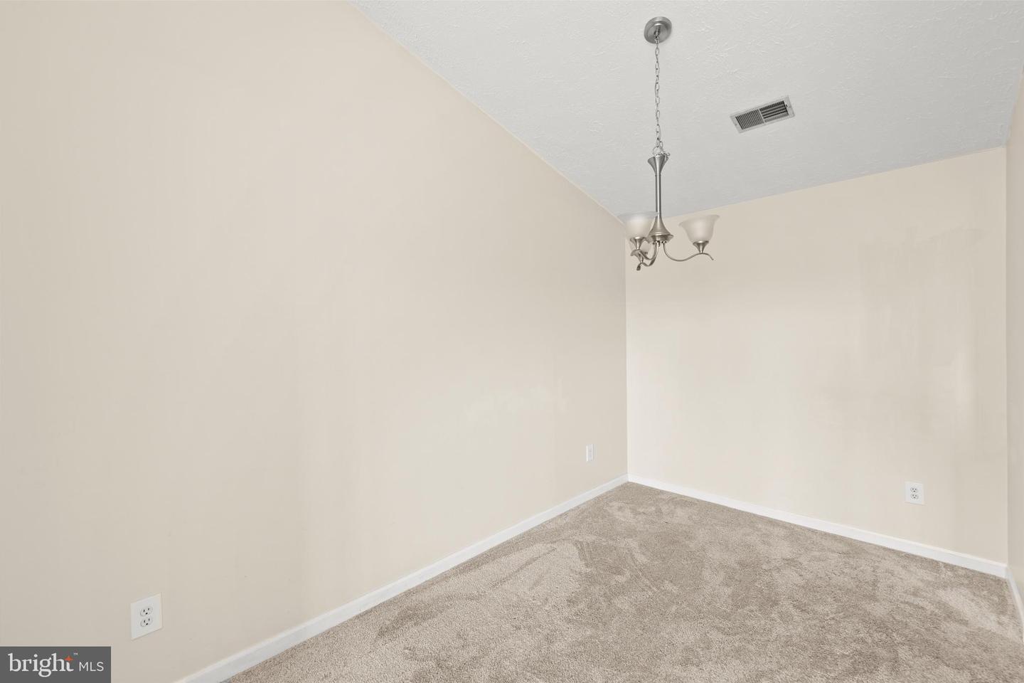 115-12 BROOKLAND TER #12, WINCHESTER, Virginia 22602, 2 Bedrooms Bedrooms, ,2 BathroomsBathrooms,Residential,For sale,115-12 BROOKLAND TER #12,VAFV2037862 MLS # VAFV2037862