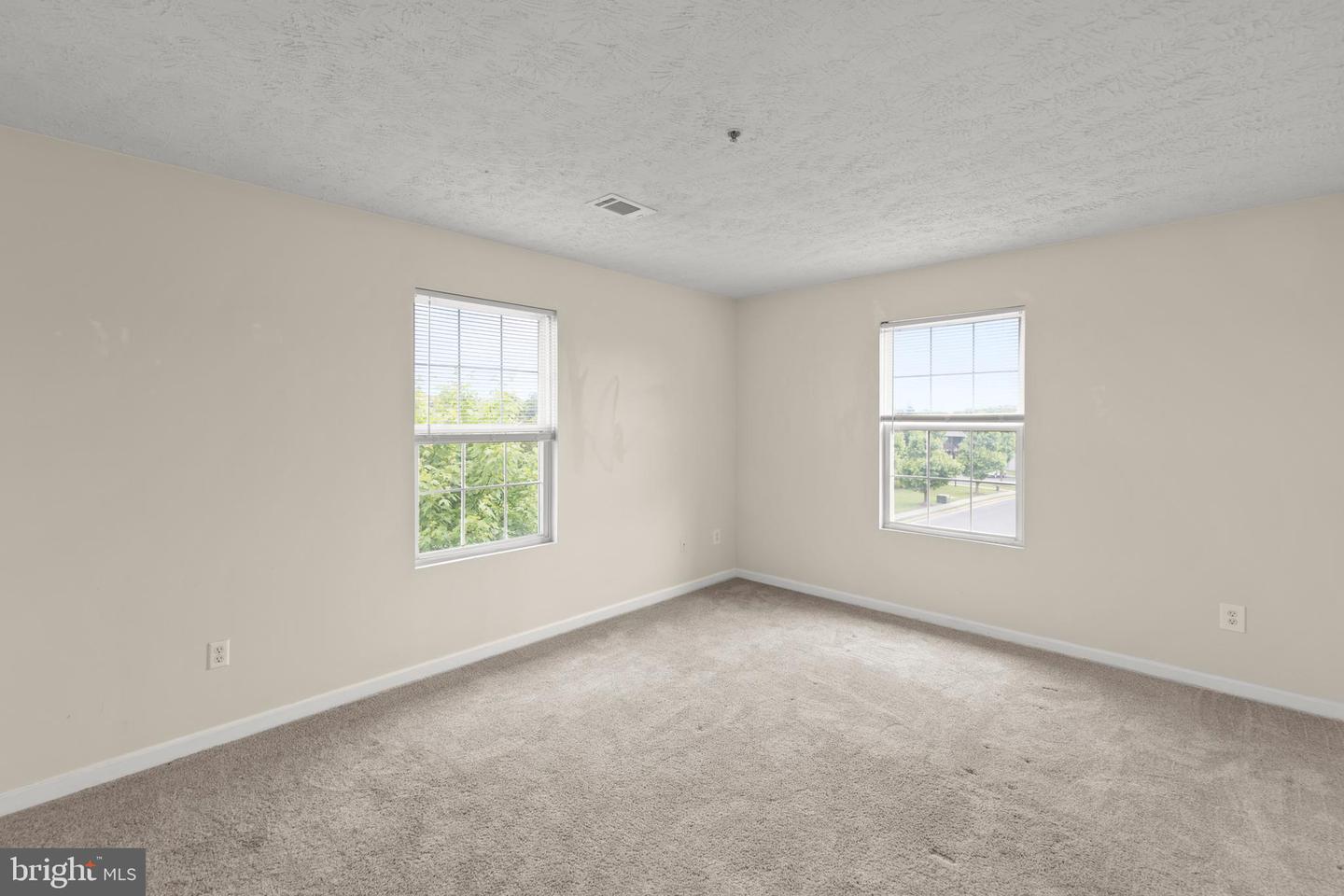 115-12 BROOKLAND TER #12, WINCHESTER, Virginia 22602, 2 Bedrooms Bedrooms, ,2 BathroomsBathrooms,Residential,For sale,115-12 BROOKLAND TER #12,VAFV2037862 MLS # VAFV2037862