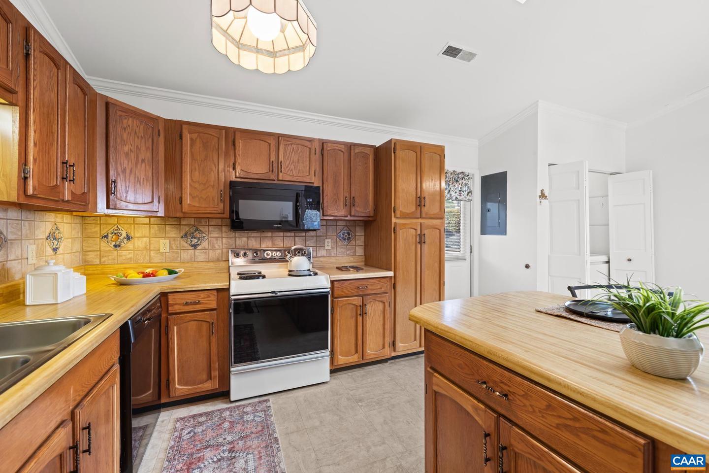 540 WOODMONT DR, CHARLOTTESVILLE, Virginia 22901, 3 Bedrooms Bedrooms, ,2 BathroomsBathrooms,Residential,For sale,540 WOODMONT DR,671172 MLS # 671172 540 WOODMONT DR, CHARLOTTESVILLE, Virginia 22901, 3 Bedrooms Bedrooms, ,2 BathroomsBathrooms,Residential,For sale,540 WOODMONT DR,671172 MLS # 671172