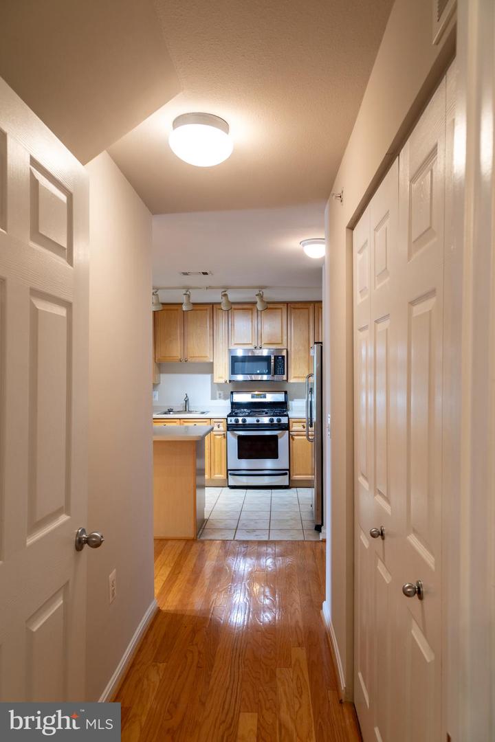 9480 VIRGINIA CENTER BLVD #410, VIENNA, Virginia 22181, 2 Bedrooms Bedrooms, 8 Rooms Rooms,2 BathroomsBathrooms,Residential,For sale,9480 VIRGINIA CENTER BLVD #410,VAFX2051714 MLS # VAFX2051714