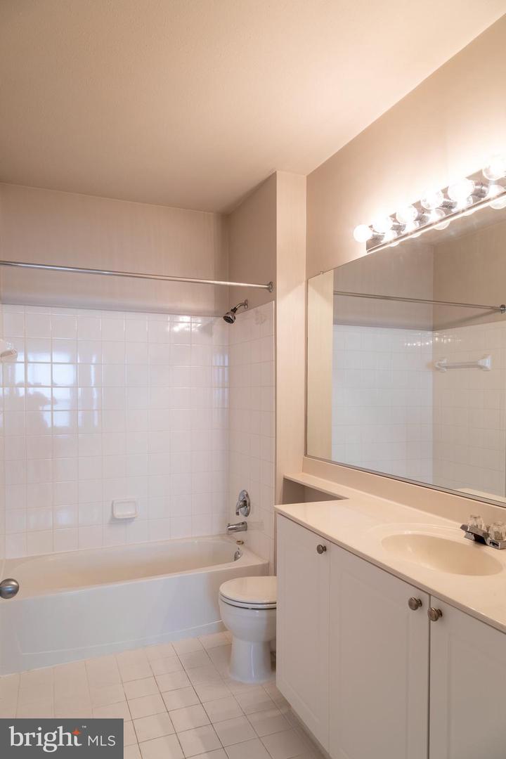 9480 VIRGINIA CENTER BLVD #410, VIENNA, Virginia 22181, 2 Bedrooms Bedrooms, 8 Rooms Rooms,2 BathroomsBathrooms,Residential,For sale,9480 VIRGINIA CENTER BLVD #410,VAFX2051714 MLS # VAFX2051714