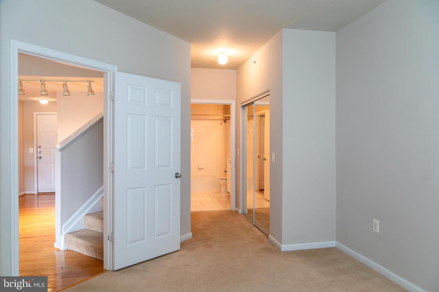 9480 VIRGINIA CENTER BLVD #410, VIENNA, Virginia 22181, 2 Bedrooms Bedrooms, 8 Rooms Rooms,2 BathroomsBathrooms,Residential,For sale,9480 VIRGINIA CENTER BLVD #410,VAFX2051714 MLS # VAFX2051714