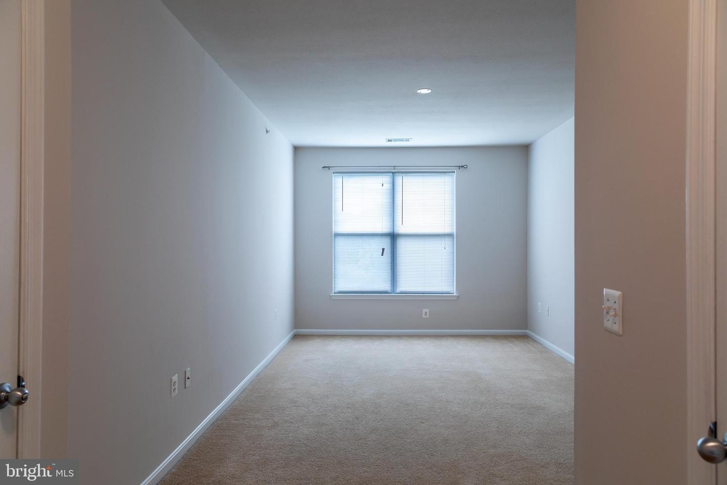 9480 VIRGINIA CENTER BLVD #410, VIENNA, Virginia 22181, 2 Bedrooms Bedrooms, 8 Rooms Rooms,2 BathroomsBathrooms,Residential,For sale,9480 VIRGINIA CENTER BLVD #410,VAFX2051714 MLS # VAFX2051714