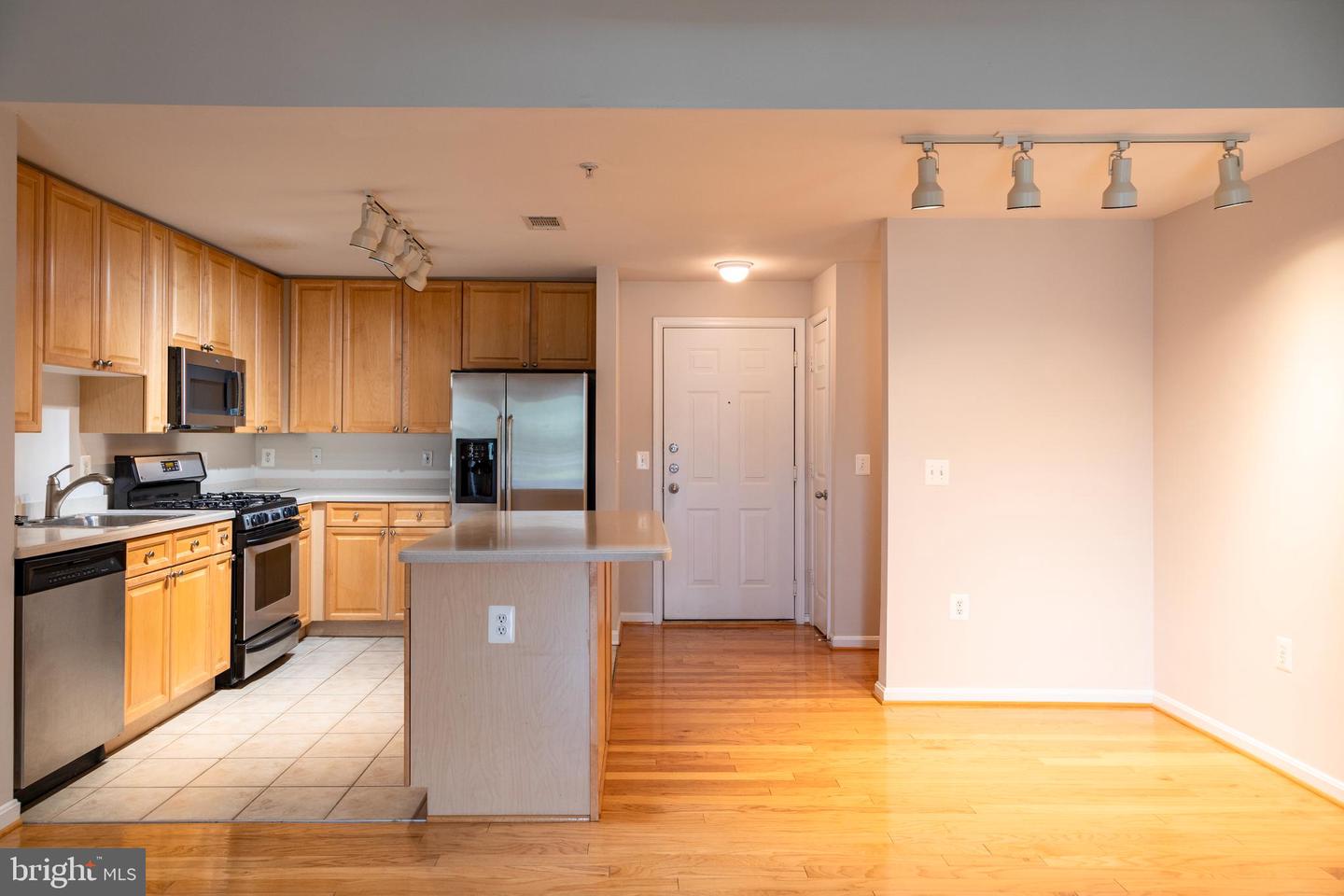 9480 VIRGINIA CENTER BLVD #410, VIENNA, Virginia 22181, 2 Bedrooms Bedrooms, 8 Rooms Rooms,2 BathroomsBathrooms,Residential,For sale,9480 VIRGINIA CENTER BLVD #410,VAFX2051714 MLS # VAFX2051714