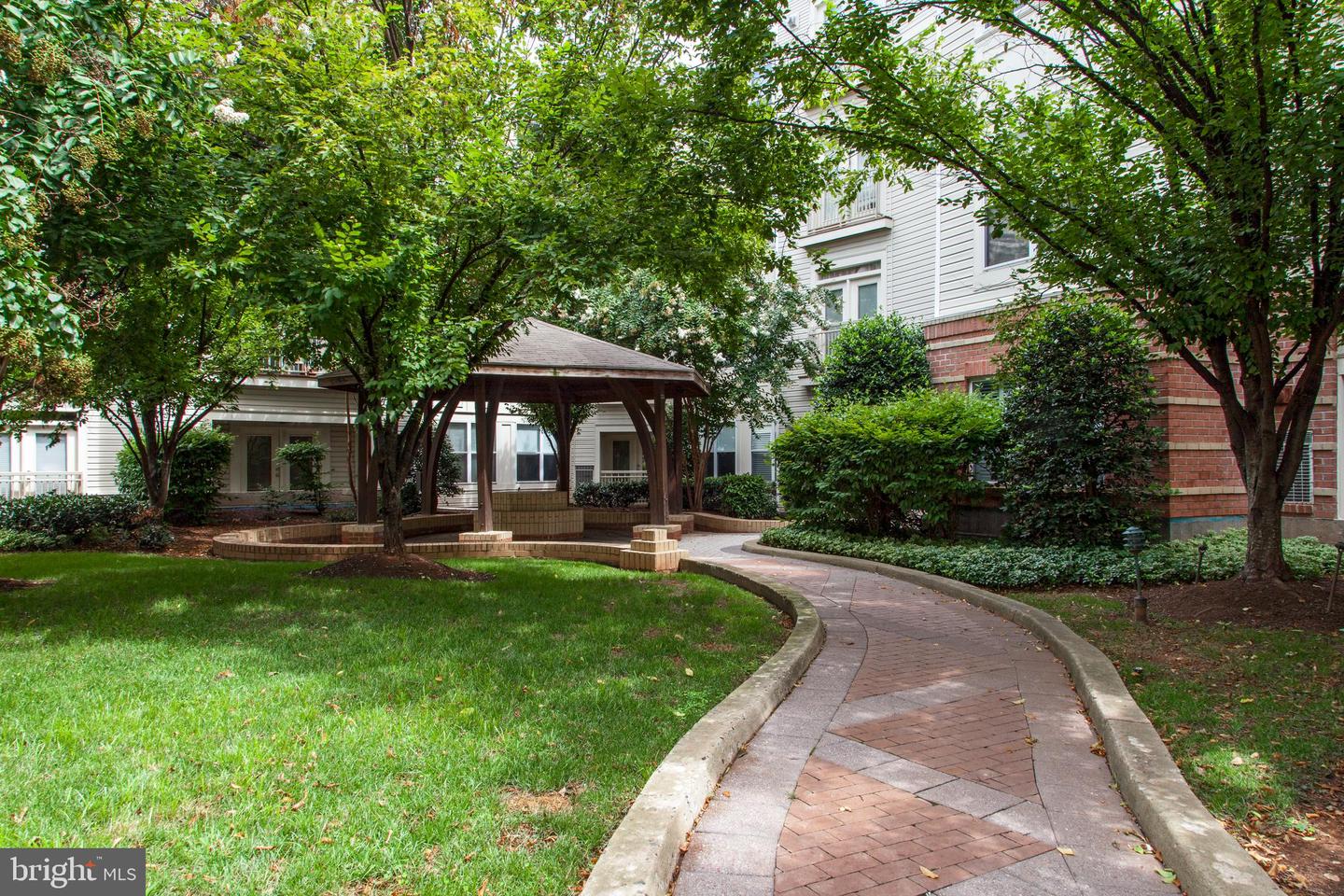 9480 VIRGINIA CENTER BLVD #410, VIENNA, Virginia 22181, 2 Bedrooms Bedrooms, 8 Rooms Rooms,2 BathroomsBathrooms,Residential,For sale,9480 VIRGINIA CENTER BLVD #410,VAFX2051714 MLS # VAFX2051714