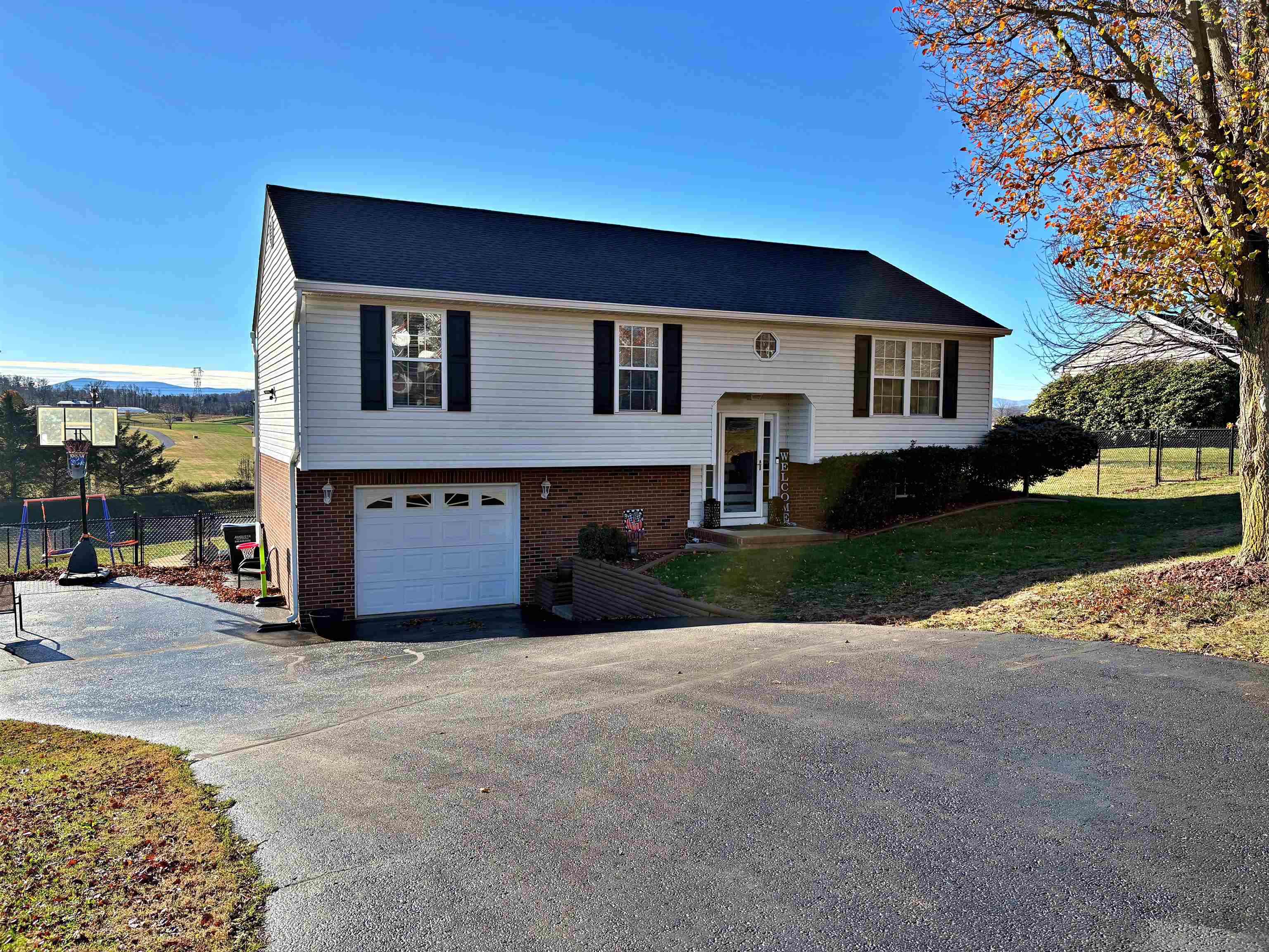 271 WYNDHAM HILL DR, FISHERSVILLE, Virginia 22939, 4 Bedrooms Bedrooms, ,3 BathroomsBathrooms,Residential,271 WYNDHAM HILL DR,671189 MLS # 671189