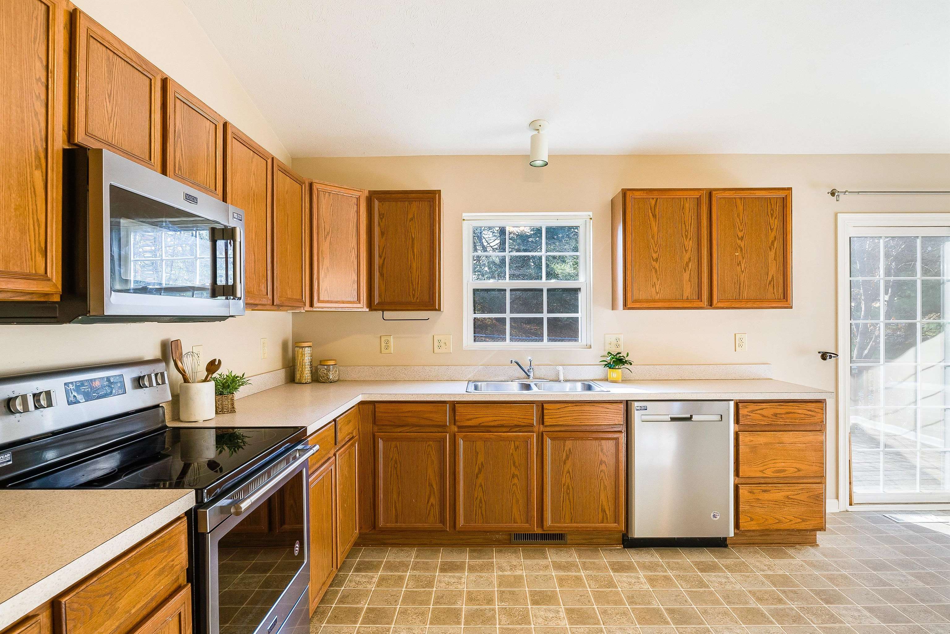 656 EDWARDIAN LN, WAYNESBORO, Virginia 22980, 3 Bedrooms Bedrooms, ,3 BathroomsBathrooms,Residential,656 EDWARDIAN LN,671192 MLS # 671192