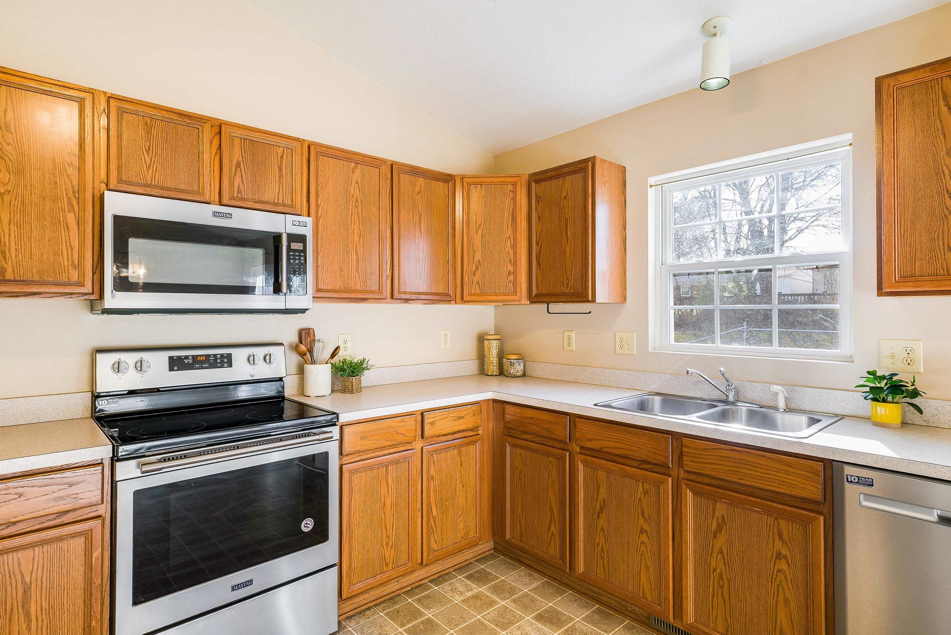 656 EDWARDIAN LN, WAYNESBORO, Virginia 22980, 3 Bedrooms Bedrooms, ,3 BathroomsBathrooms,Residential,656 EDWARDIAN LN,671192 MLS # 671192