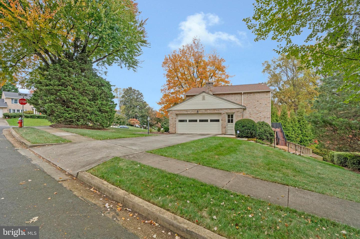 7727 FALSTAFF RD, MCLEAN, Virginia 22102, 5 Bedrooms Bedrooms, ,3 BathroomsBathrooms,Residential,For sale,7727 FALSTAFF RD,VAFX2277292 MLS # VAFX2277292