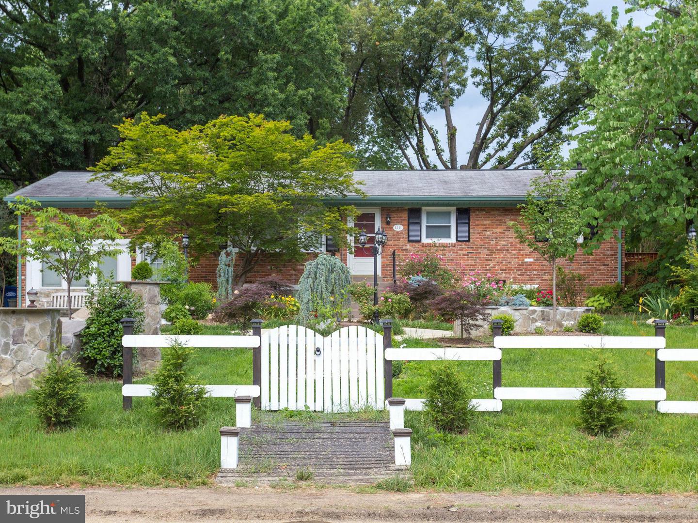 4211 DOWNING ST, ANNANDALE, Virginia 22003, 5 Bedrooms Bedrooms, 9 Rooms Rooms,4 BathroomsBathrooms,Residential,For sale,4211 DOWNING ST,VAFX2277920 MLS # VAFX2277920 4211 DOWNING ST, ANNANDALE, Virginia 22003, 5 Bedrooms Bedrooms, 9 Rooms Rooms,4 BathroomsBathrooms,Residential,For sale,4211 DOWNING ST,VAFX2277920 MLS # VAFX2277920