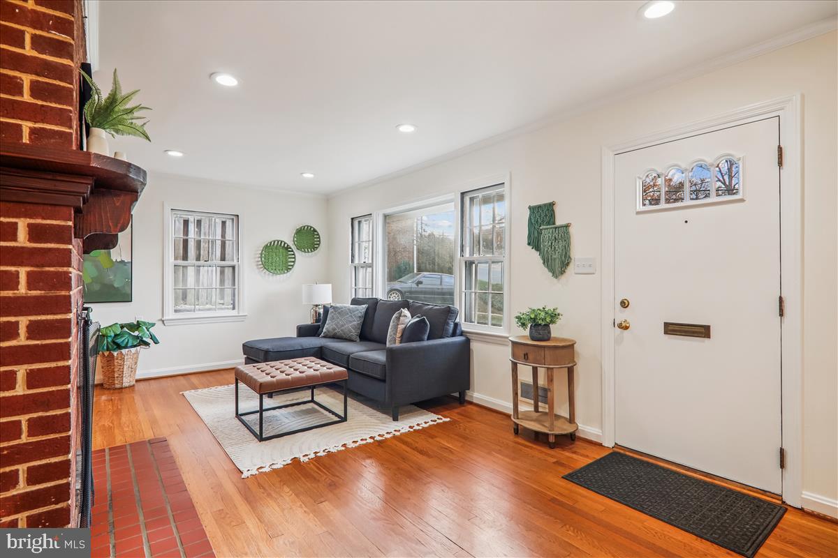 941 N MCKINLEY RD, ARLINGTON, Virginia 22205, 4 Bedrooms Bedrooms, ,3 BathroomsBathrooms,Residential,For sale,941 N MCKINLEY RD,VAAR2065932 MLS # VAAR2065932