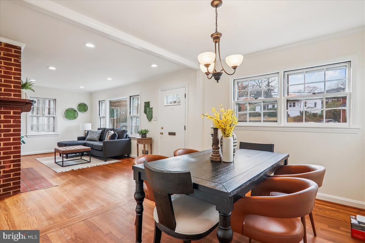 941 N MCKINLEY RD, ARLINGTON, Virginia 22205, 4 Bedrooms Bedrooms, ,3 BathroomsBathrooms,Residential,For sale,941 N MCKINLEY RD,VAAR2065932 MLS # VAAR2065932