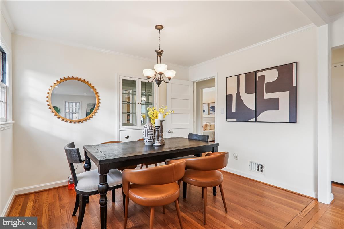 941 N MCKINLEY RD, ARLINGTON, Virginia 22205, 4 Bedrooms Bedrooms, ,3 BathroomsBathrooms,Residential,For sale,941 N MCKINLEY RD,VAAR2065932 MLS # VAAR2065932